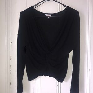 Knotted (low cut) sweater 🖤